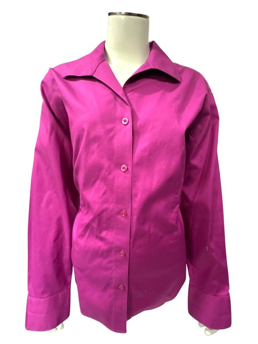 Chicos Size 2 Fuchsia Button Down Shirt Relaxed Fit Long Sleeve Polished Style
